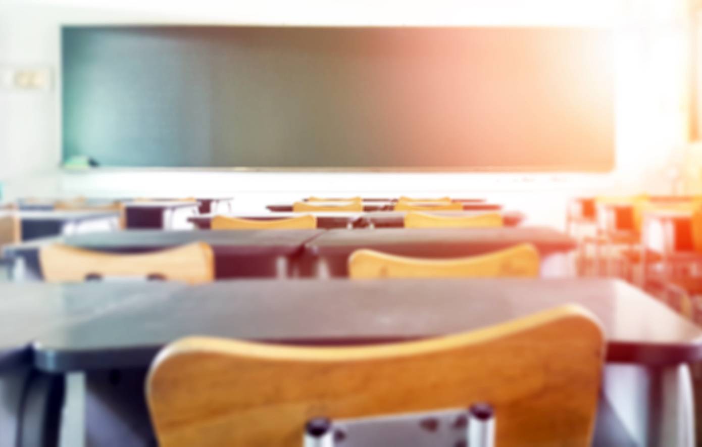 Καθηγητής πληροφορικής έβαζε χέρι μέσα από τις μπλούζες των μαθητριών του και μετά τις εκβίαζε