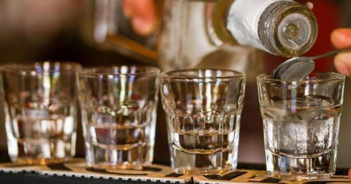 Άρτα: Ανήλικος κατέληξε στο νοσοκομείο μετά από κατανάλωση αλκοόλ σε νυχτερινό μαγαζί - Συνελήφθησαν ο υπεύθυνος καταστήματος και ο σερβιτόρος