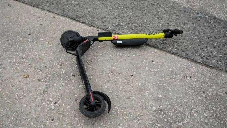 Κοζάνη: Διασωληνωμένος σε κρίσιμη κατάσταση 17χρονος που έπεσε από ηλεκτρικό πατίνι