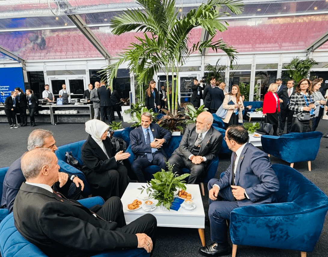 Ο Μητσοτάκης τα... είπαν στη Βουδαπέστη με Ερντογάν και Ράμα