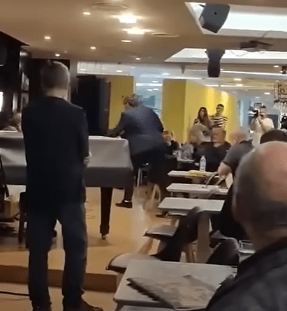 Ένταση στην παρουσίαση βιβλίου του Τατσόπουλου: Ο συγγραφέας πέταξε εικόνα της Παναγίας (Βίντεο)