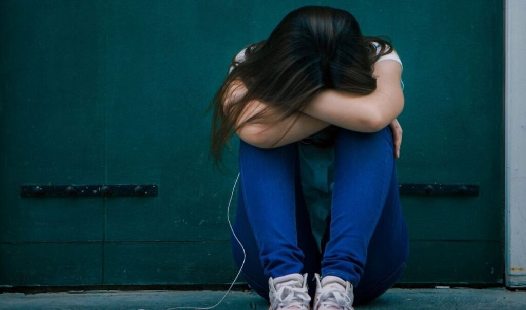 Λάρισα: Ανήλικες ξυλοκόπησαν 13χρονη στην πλατεία της Νεάπολης