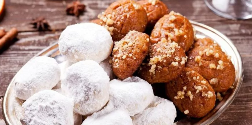 Σε ποιες τιμές κυμαίνονται φέτος τα μελομακάρονα και οι κουραμπιέδες