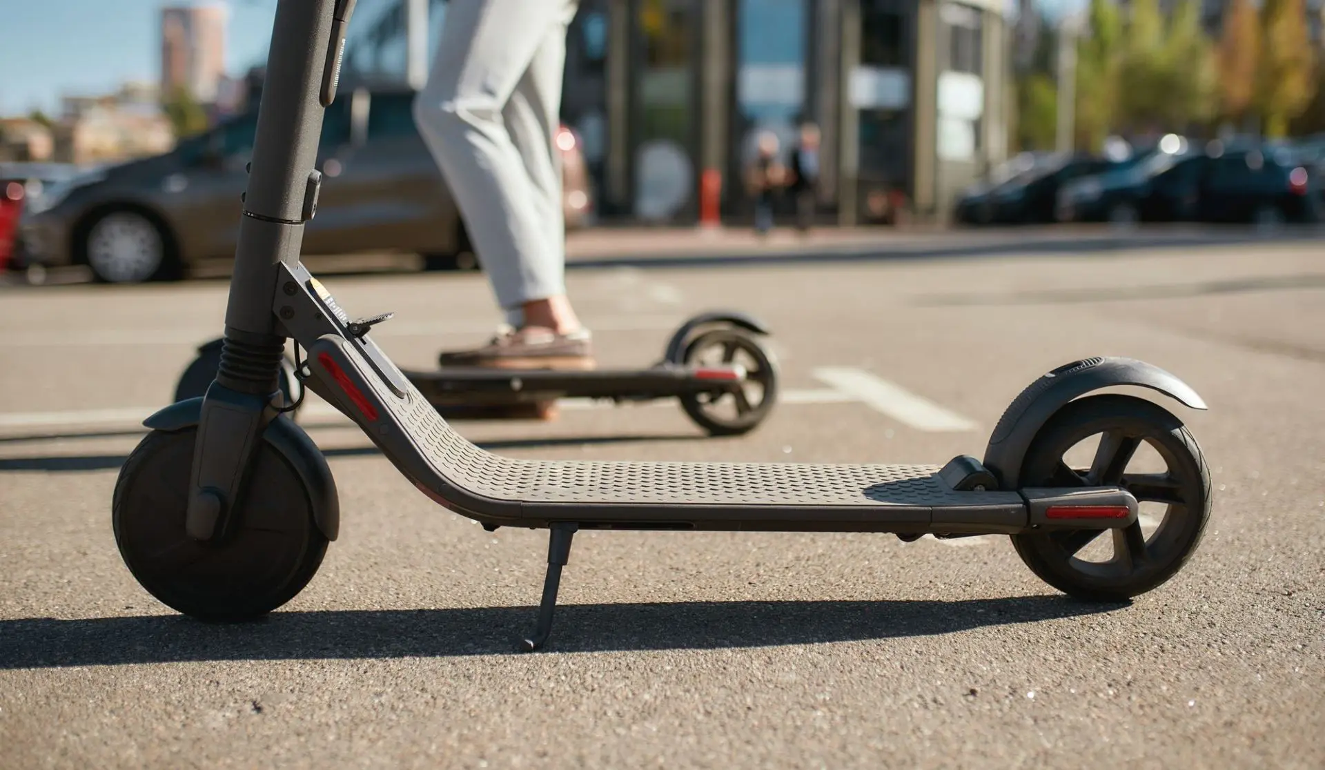 Θεσσαλονίκη: Έλεγχοι της Τροχαίας για τα ηλεκτρικά πατίνια – 51 πρόστιμα για μη χρήση κράνους