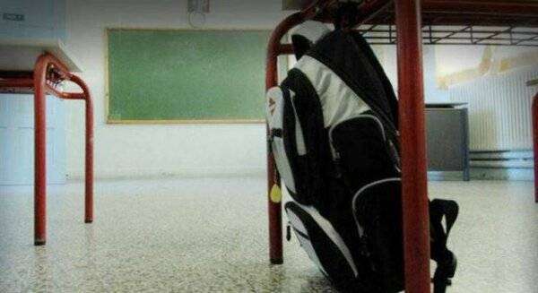 Συνελήφθη μαθητής Γυμνασίου στη Λάρισα – Βρήκαν στην τσάντα του πιστόλι κρότου