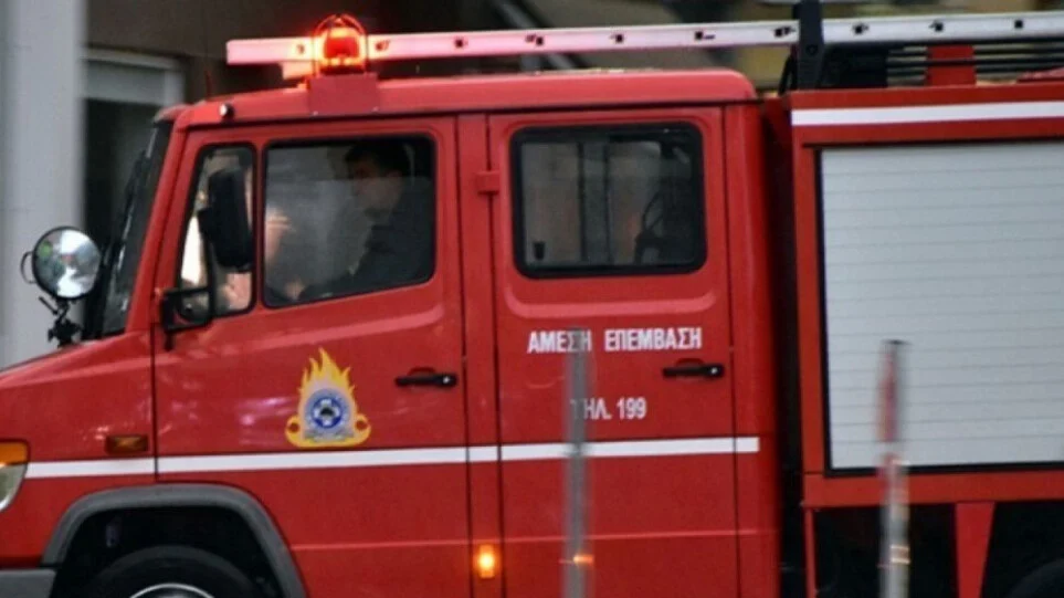 Πυρκαγιά σε αποθήκη καταστήματος παιχνιδιών στον Πειραιά