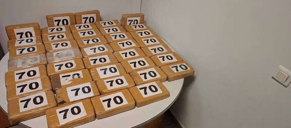 Θεσσαλονίκη: Φορτίο με μπανάνες έκρυβε 46 κιλά κοκαΐνη – Τέσσερις συλλήψεις