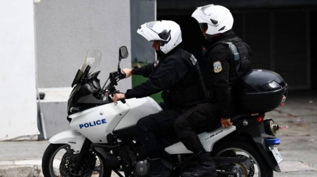 Βόλος: Συνελήφθησαν δύο αλλοδαποί για ληστεία σε βάρος πεζών – Επίθεση σε αστυνομικό της ΔΙ.ΑΣ. κατά τη σύλληψη