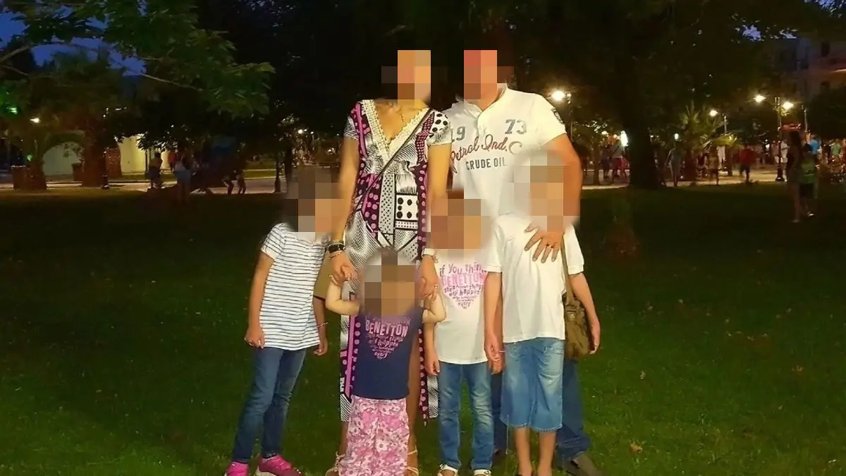 Με ουλές και καψίματα το ένα κοριτσάκι του αστυνομικού - Ποιος τον έβαλε στη Βουλή