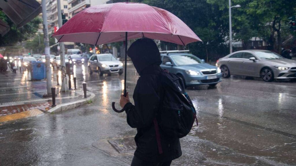 Καιρός: Λίγες νεφώσεις με τοπικές βροχές σε αρκετές περιοχές της χώρας