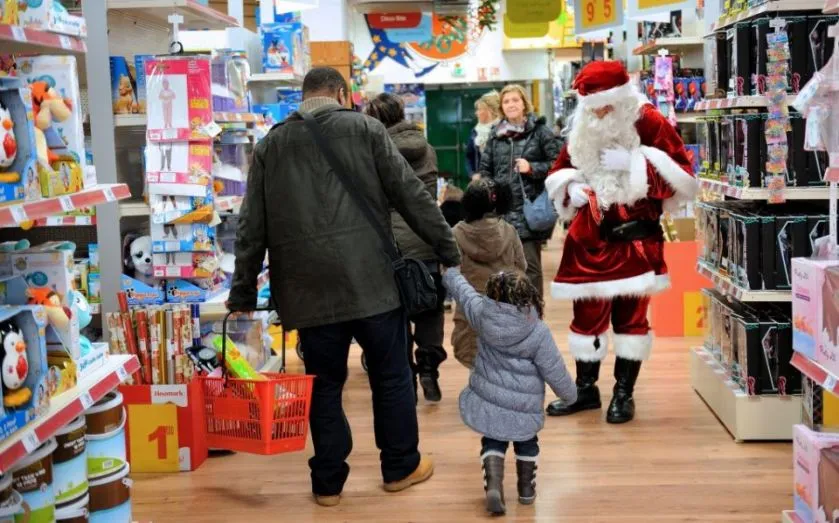 Στα… καλάθια καταφεύγει ξανά η κυβέρνηση – Πρεμιέρα σήμερα για του «Άη Βασίλη»