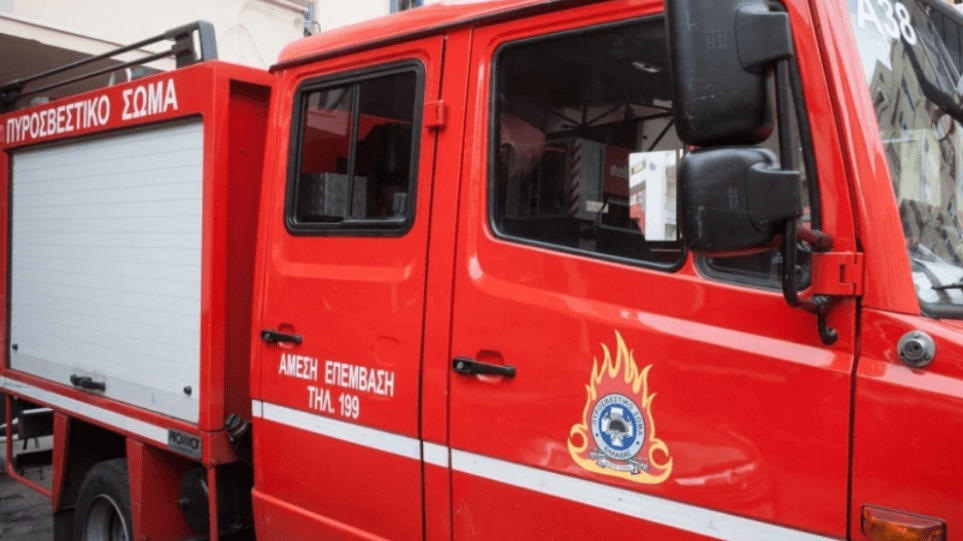 Φωτιά σε συνεργείο αυτοκινήτων στη Θεσσαλονίκη