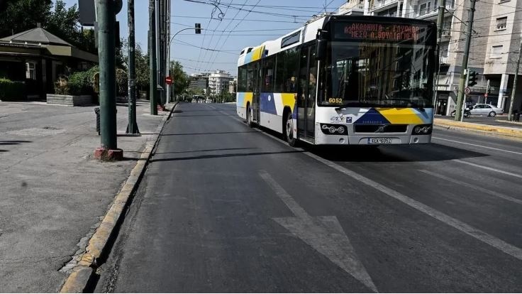 Eπίθεση με πέτρες σε λεωφορείο στον Κορυδαλλό – Τραυματίστηκε ελαφρά 19χρονος επιβάτης