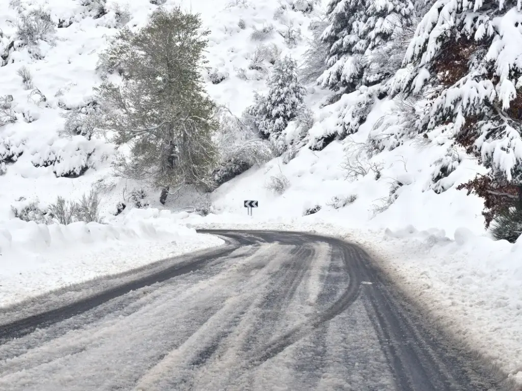 “Στην κατάψυξη” η Βόρεια Ελλάδα- Σε ποια σημεία χρειάζονται αντιολισθητικές αλυσίδες