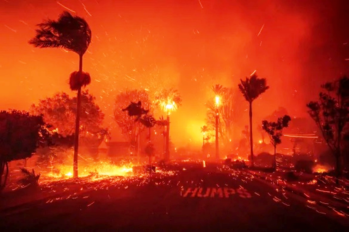 Τουλάχιστον 2.000 κτίρια καταστράφηκαν από τις πυρκαγιές στο Λός Άντζελες