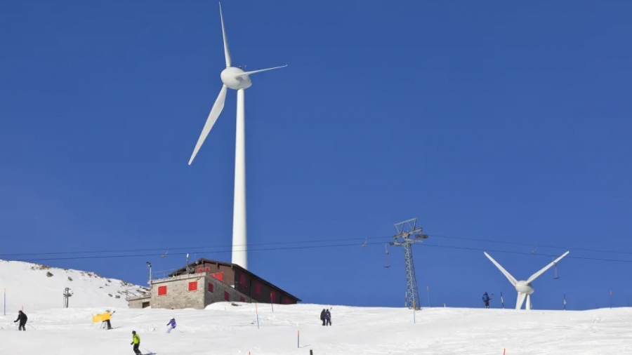Γεμίζουν ανεμογεννήτριες την Ελβετία – Τεράστιες οι αντιδράσεις, κινδυνεύει η πανίδα των Άλπεων