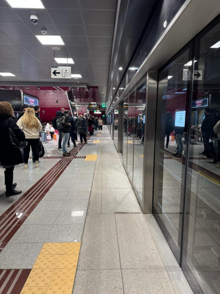 Προβλήματα χωρίς τέλος στο μετρό Θεσσαλονίκης – Αναστολή δρομολογίων και νέα ταλαιπωρία με το “καλημέρα”