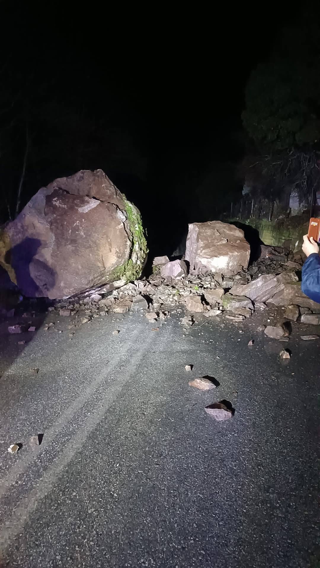 φωτογραφία:https://www.facebook.com/andreas.axis/posts/9927241010653943?ref=embed_post