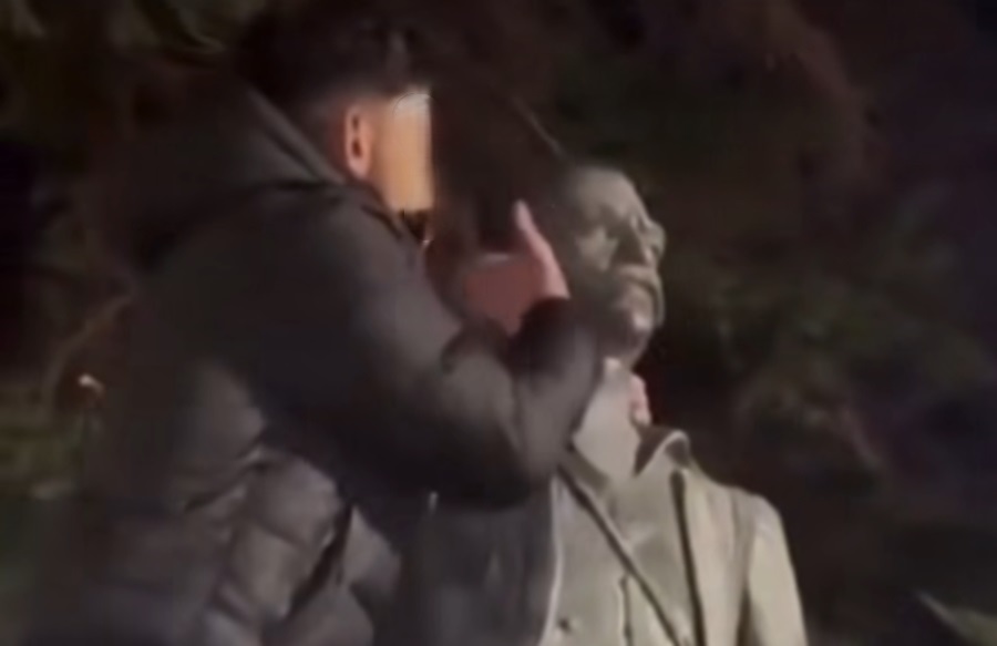 Θεσσαλονίκη: Εβρισε κι έφτυσε ανδριάντα ήρωα της Ελληνικής Επανάστασης - Ζητά συγγνώμη μετά τον σάλο