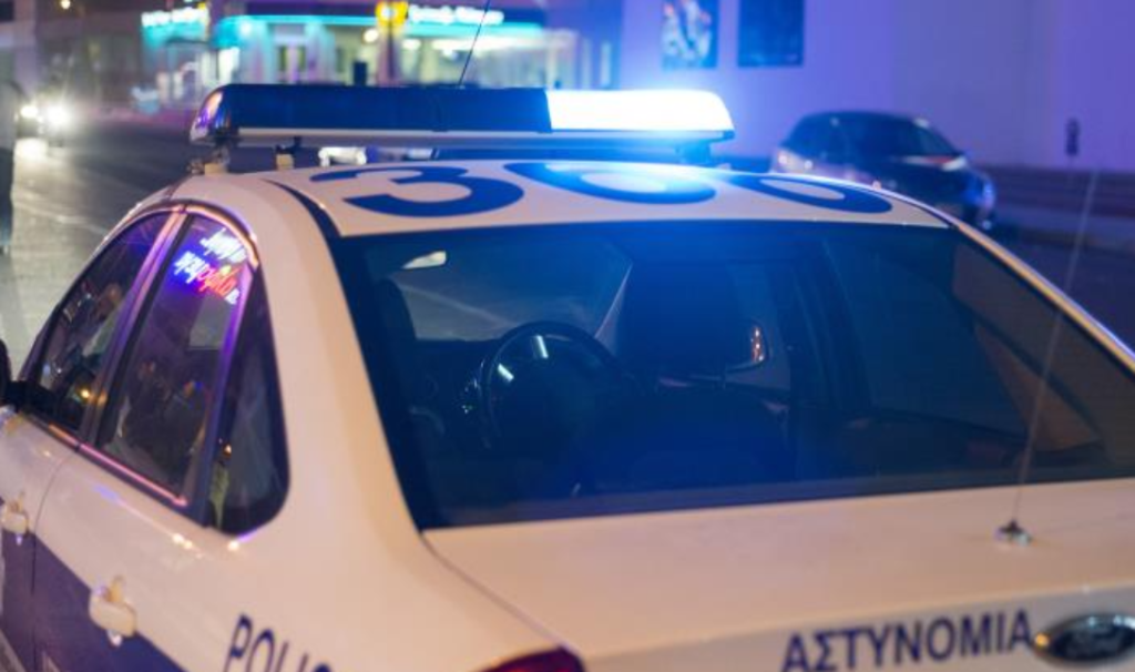 Λήμνος: Μεθυσμένος οδηγός έπεσε σε σταθμευμένα οχήματα και τραυμάτισε ηλικιωμένο