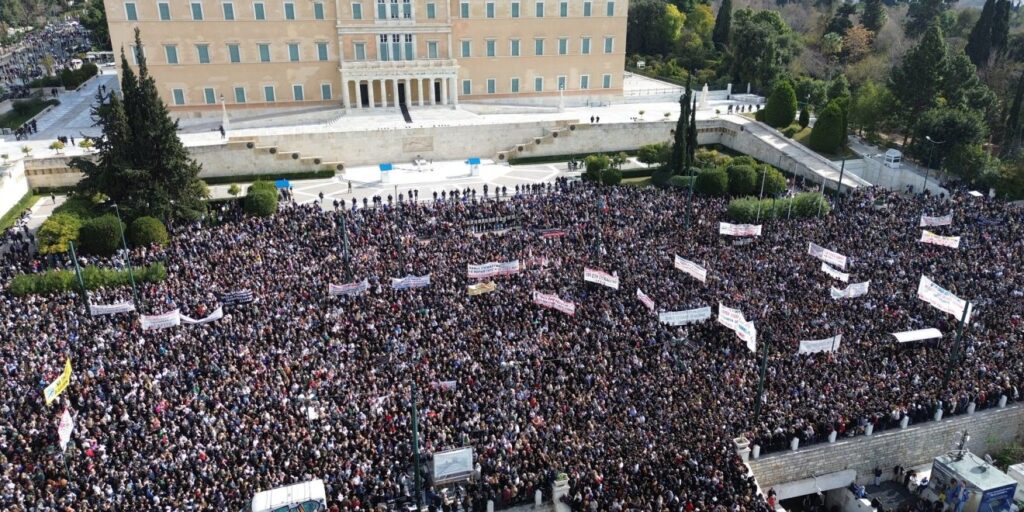 “Οι διαδηλώσεις για τα Τέμπη υποβαθμίστηκαν ακραία από τη δημόσια τηλεόραση” – Καταγγελίες εργαζόμενων ΕΡΤ