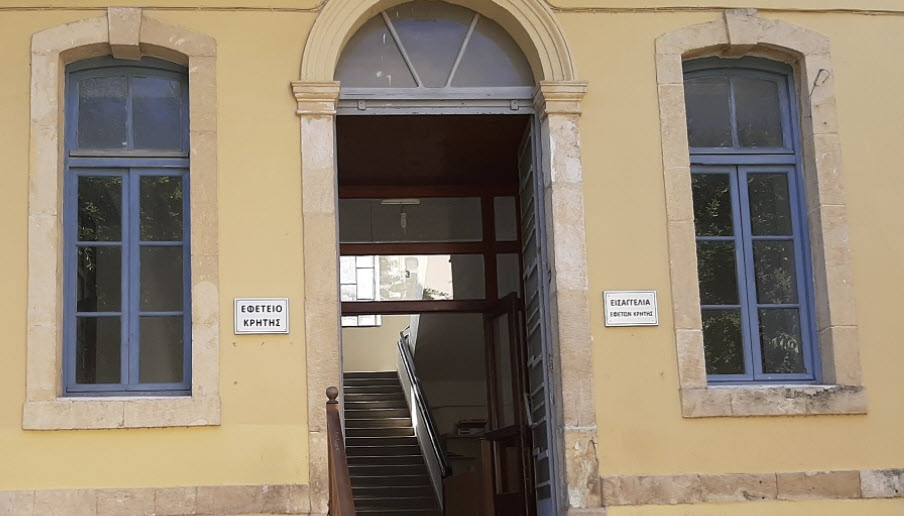 Χανιά: Στον Εισαγγελέα ο 45χρονος οδηγός για το θανατηφόρο τροχαίο με θύμα 22χρονο – Χειροπέδες στους αστυνομικούς που δεν συνέλαβαν τον οδηγό μετά το αλκοτέστ