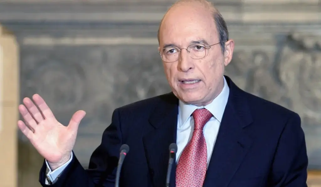 Δημοσία δαπάνη με τιμές εν ενεργεία πρωθυπουργού σήμερα η κηδεία του Κώστα Σημίτη