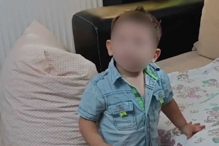 Ηράκλειο: Αρχίζουν αύριο τα εγκεφαλικά τεστ στον 3χρονο Άγγελο – Στη γιαγιά του με δικαστική απόφαση η επιμέλειά του