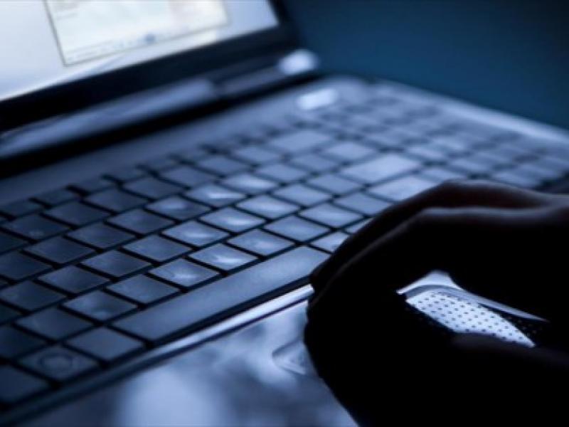 Τρίκαλα: Χάκαραν τον λογαριασμό φίλου της στο Facebook και της πήραν 3.200 ευρώ