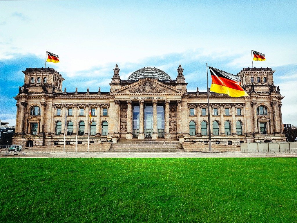 Κλείνει τα σύνορα και προχωράει σε απελάσεις η Γερμανία – Ψήφισμα για το άσυλο εγκρίθηκε από την Bundestag