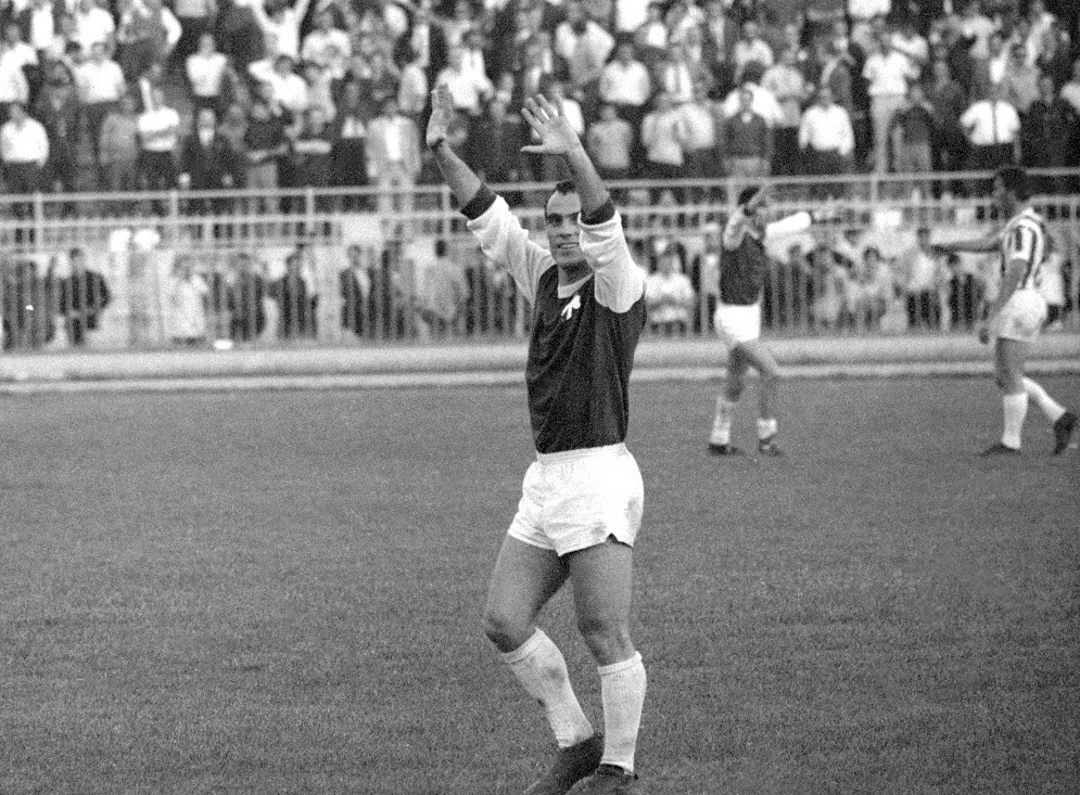 Πέθανε ο θρύλος του ελληνικού ποδοσφαίρουο Μίμης Δομάζος