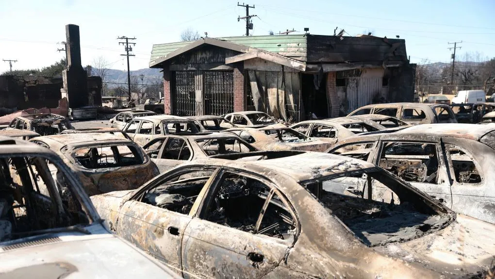 Λος Άντζελες : Φόβοι για αναζωπύρωση των πυρκαγιών – Επικίνδυνοι θυελλώδεις άνεμοι από σήμερα