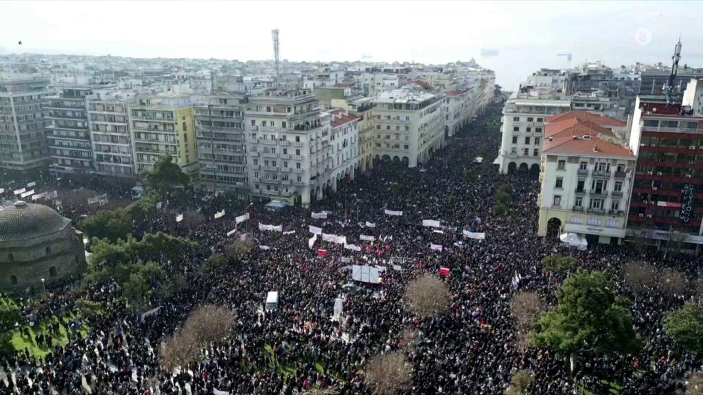 Μεγαλειώδης συγκέντρωση στη Θεσσαλονίκη δύο χρόνια από το έγκλημα των Τεμπών (ΦΩΤΟ – VIDEO)