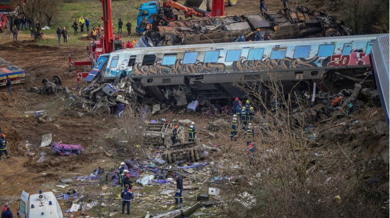 Στη Βουλή δικογραφία κατά Μητσοτάκη και υπουργών για τα Τέμπη