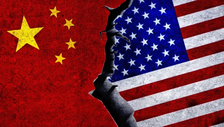 Εμπορικός πόλεμος ΗΠΑ-Κίνας: Το Πεκίνο αντεπιτίθεται με δασμούς 15% σε αμερικανικούς υδρογονάνθρακες