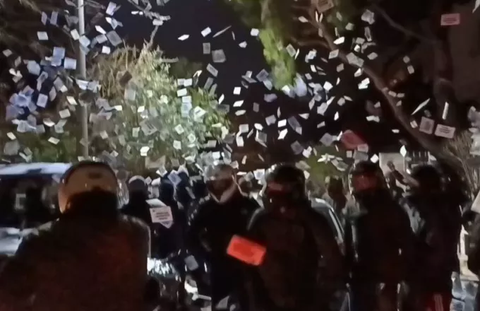 Τρικάκια και συνθήματα από Ρουβίκωνα έξω από το σπίτι του Κώστα Τασούλα