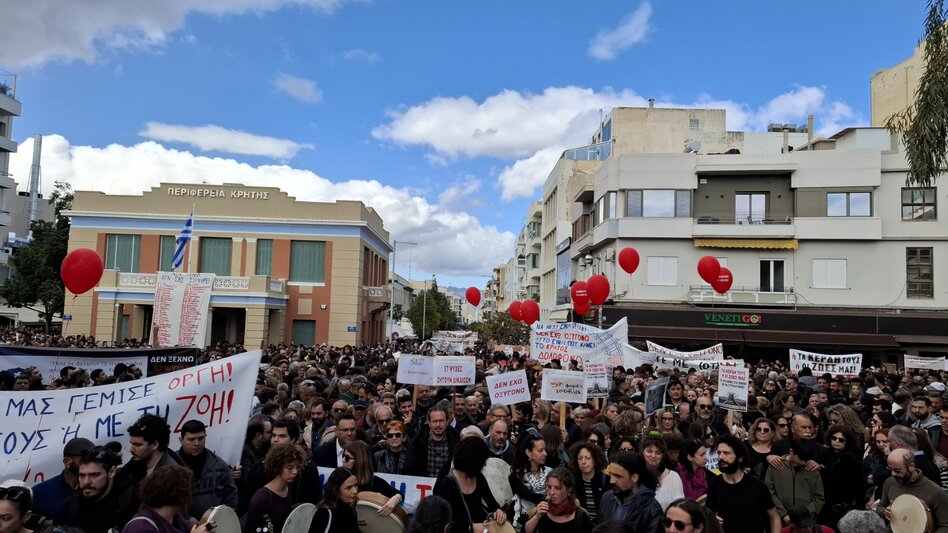 Λαμία: Χιλιάδες κόσμου στο κέντρο της πόλης στο συλλαλητήριο για τα Τέμπη