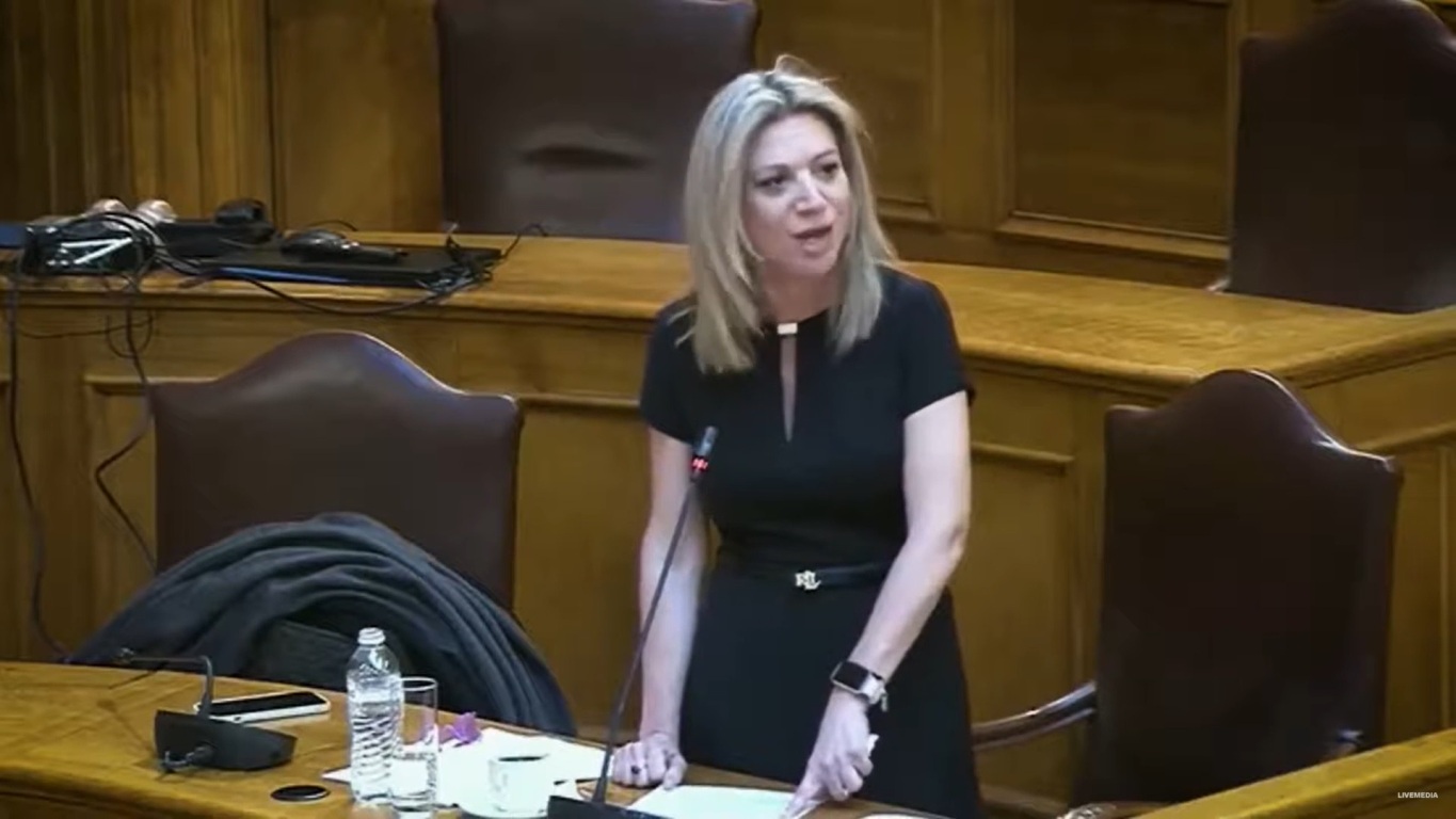 Μαρία Καρυστιανού: «Βγάλτε αμέσως τις θαμμένες δικογραφίες από τα συρτάρια της Βουλής και δείξτε τις στον κόσμο. Ο λαός απαιτεί να βγουν όλα στο φως!»