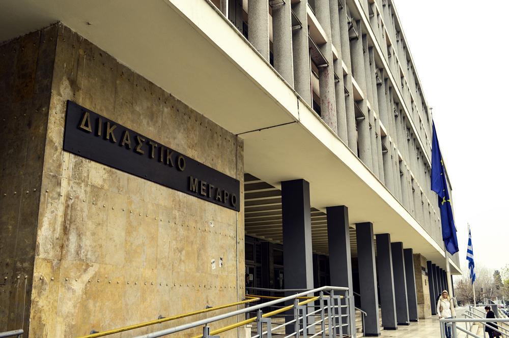 Θεσσαλονίκη: Καταδικάστηκε άνδρας που παρέσυρε με αυτοκίνητο την πρώην σύζυγό του και προσπάθησε να την πνίξει
