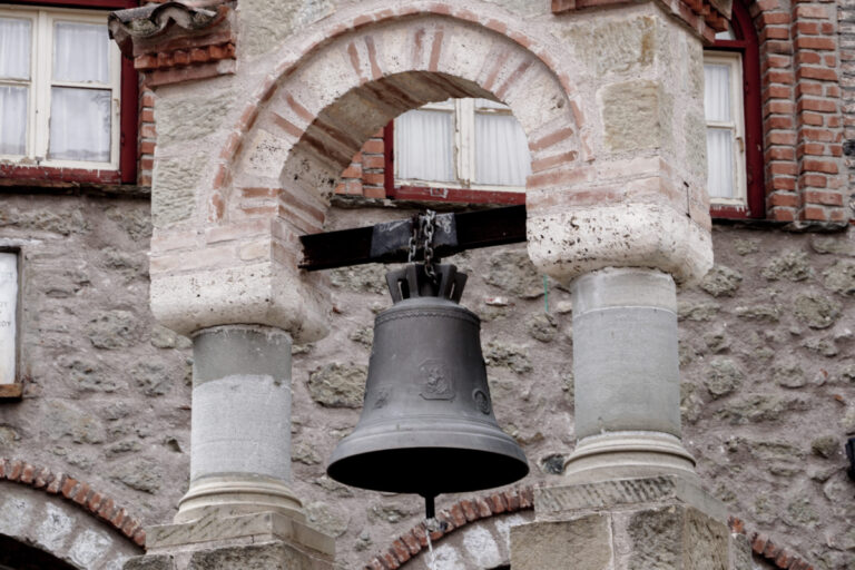 Έκλεψαν καμπάνα από ξωκλήσι σε χωριό της Λάρισας