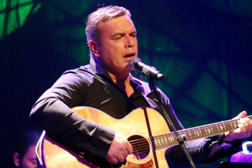 Έφυγε από τη ζωή σε ηλικία 65 ετών ο τραγουδιστής Μανώλης Λιδάκης – Βρέθηκε νεκρός στο διαμέρισμα του