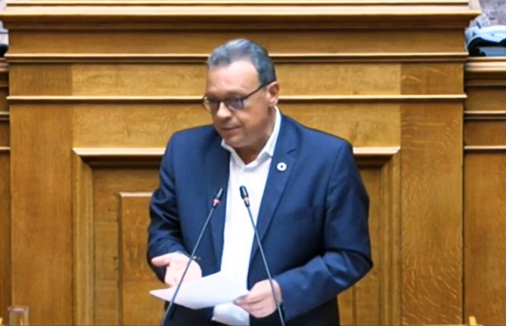 Σωκράτης Φάμελλος: «Το έγκλημα των Τεμπών αποτελείται από δύο σκέλη: το έγκλημα καθεαυτό και το σχέδιο συγκάλυψης του»