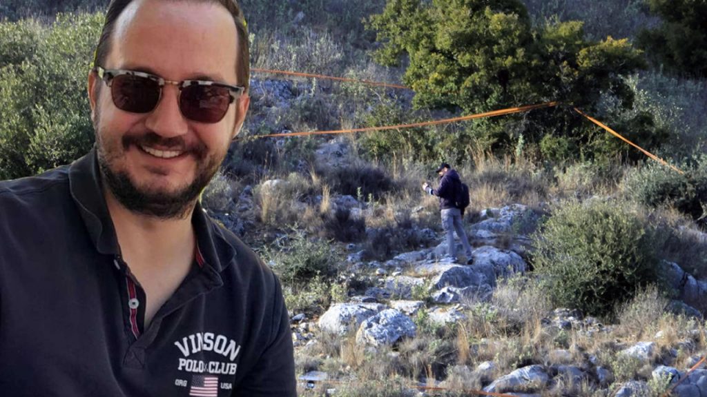 Βασίλης Καλογήρου: “Τέτοιες μέρες του ’85 σε κράτησα στην αγκαλιά μου, τώρα είσαι στην αγκαλιά της Παναγίας”- Συγκινεί η μητέρα του