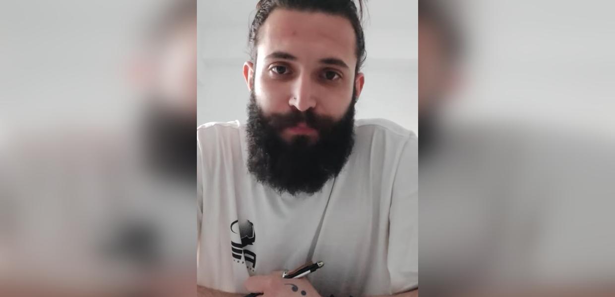 Θεσσαλονίκη: Προσήγαγαν πολυτραυματία των Τεμπών σε διαδήλωση – Τι καταγγέλλει (Video)