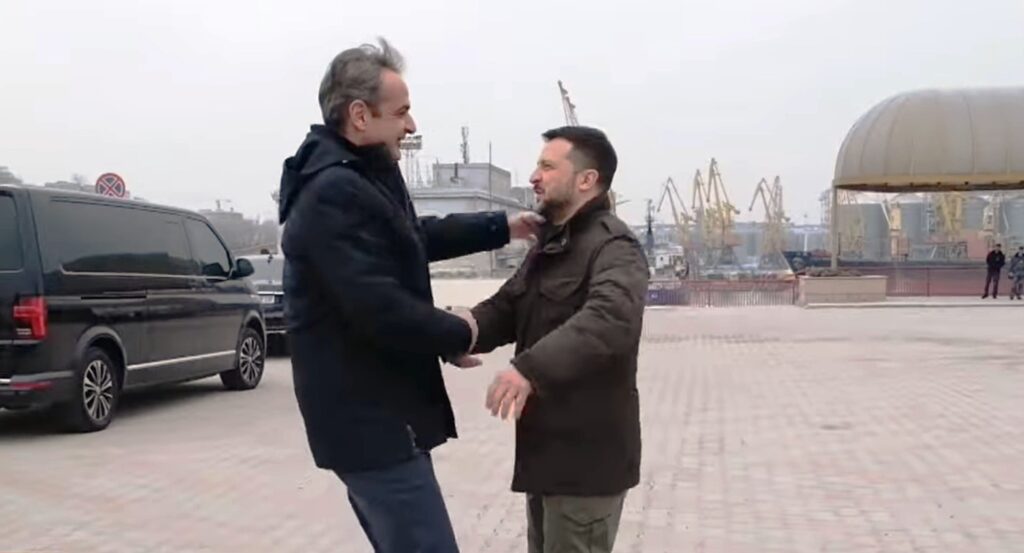 Ο Ντόναλντ Τράμπ “τελειώνει” τον Ζελένσκι και ο Κυριάκος Μητσοτάκης του δήλωσε σήμερα τηλεφωνικά ότι η Ελλάδα θα συνεχίσει να τον στηρίζει