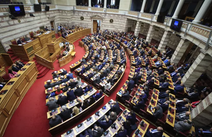 Βουλή: Live η συζήτηση για τη σύσταση προανακριτικής για το έγκλημα στα Τέμπη