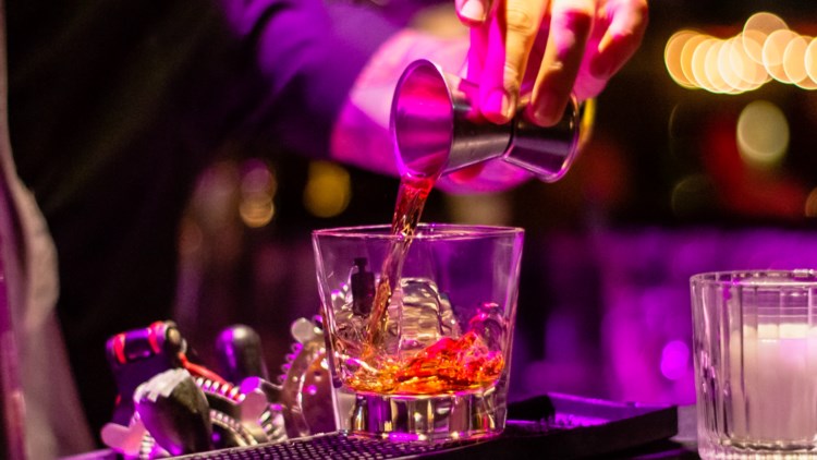 Βέλγιο: Έρευνα για σεξουαλική επίθεση σε 41 γυναίκες σε μπαρ – Τις είχαν ναρκώσει με κεταμίνη