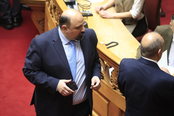 Τέμπη – Προανακριτική: Γαλάζια πρόβα προστασίας σε Καραμανλή μέσω Τριαντόπουλου;