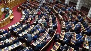 Βουλή: «Αυλαία» για τη συνταγματική αναθεώρηση