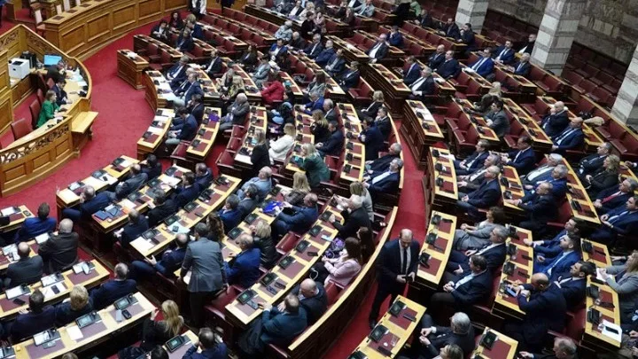 Live η συζήτηση στη Βουλή για την τραγωδία στα Τέμπη